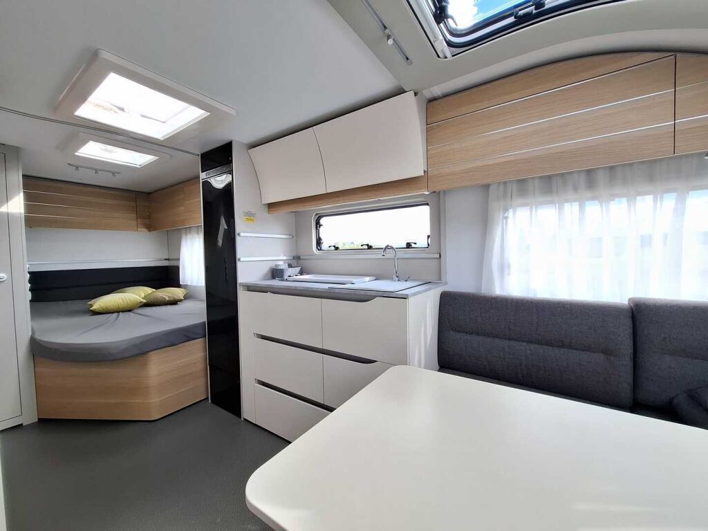 Adria Adora 2021 Valkoinen