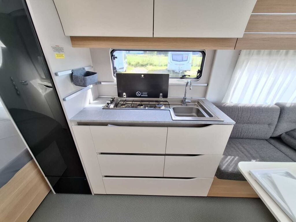 Adria Adora 2021 Valkoinen