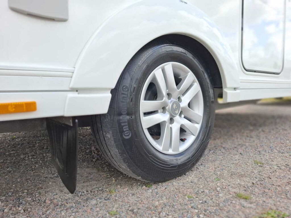 Adria Adora 2021 Valkoinen