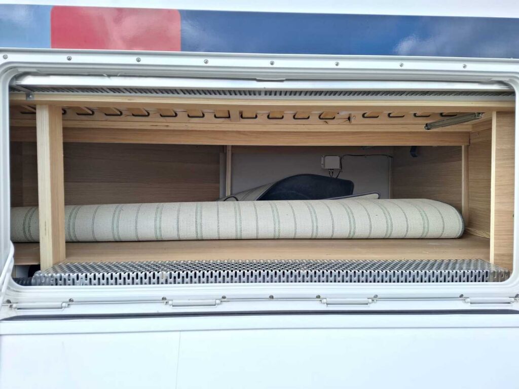 Adria Adora 2021 Valkoinen