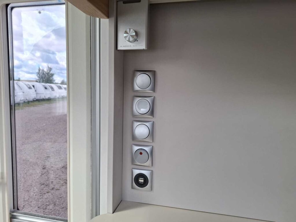 Adria Adora 2021 Valkoinen