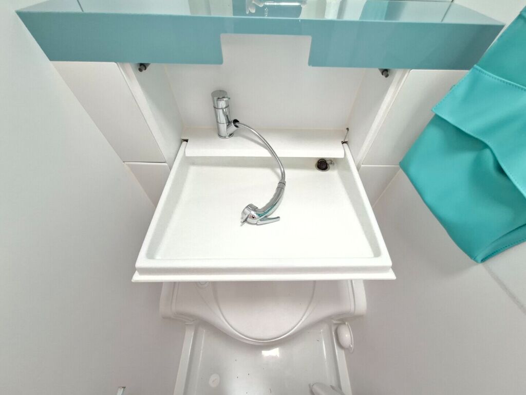 Adria Aviva 2021 Valkoinen