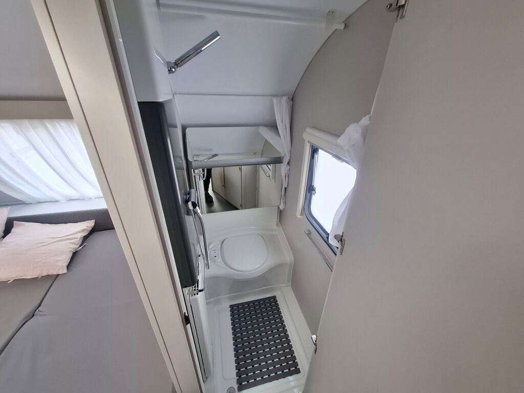 Adria Adora 2021 Valkoinen