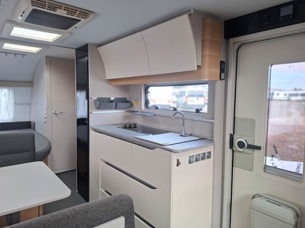 Adria Adora 2021 Valkoinen