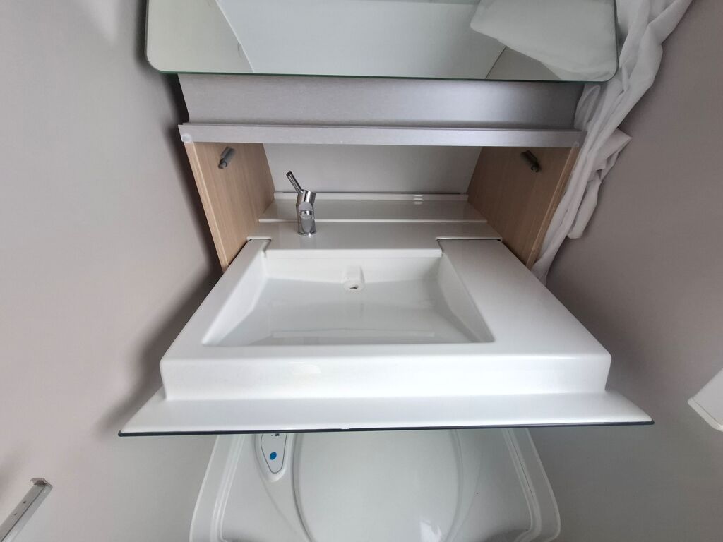 Adria Adora 2021 Valkoinen