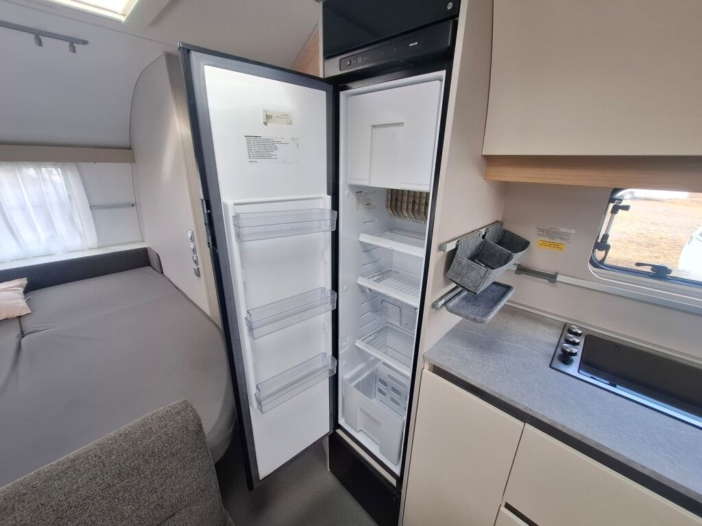 Adria Adora 2021 Valkoinen