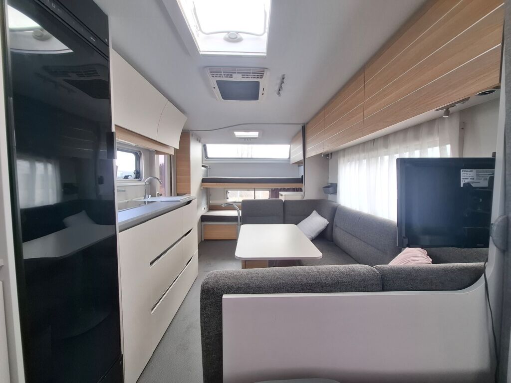 Adria Adora 2021 Valkoinen