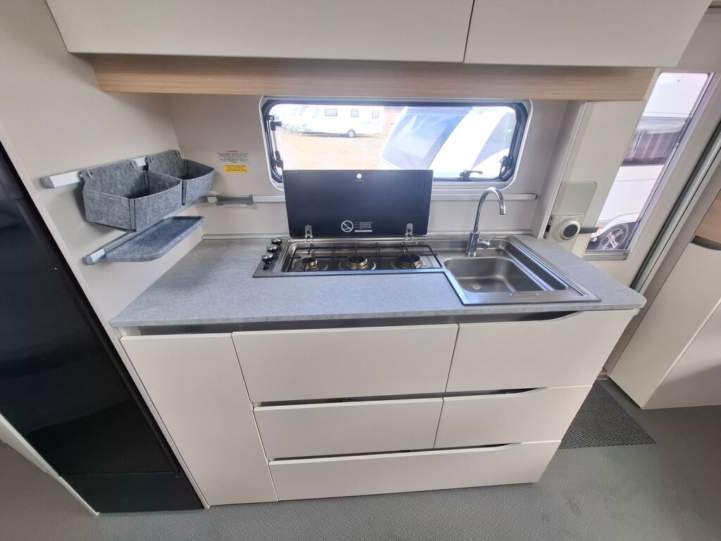 Adria Adora 2021 Valkoinen