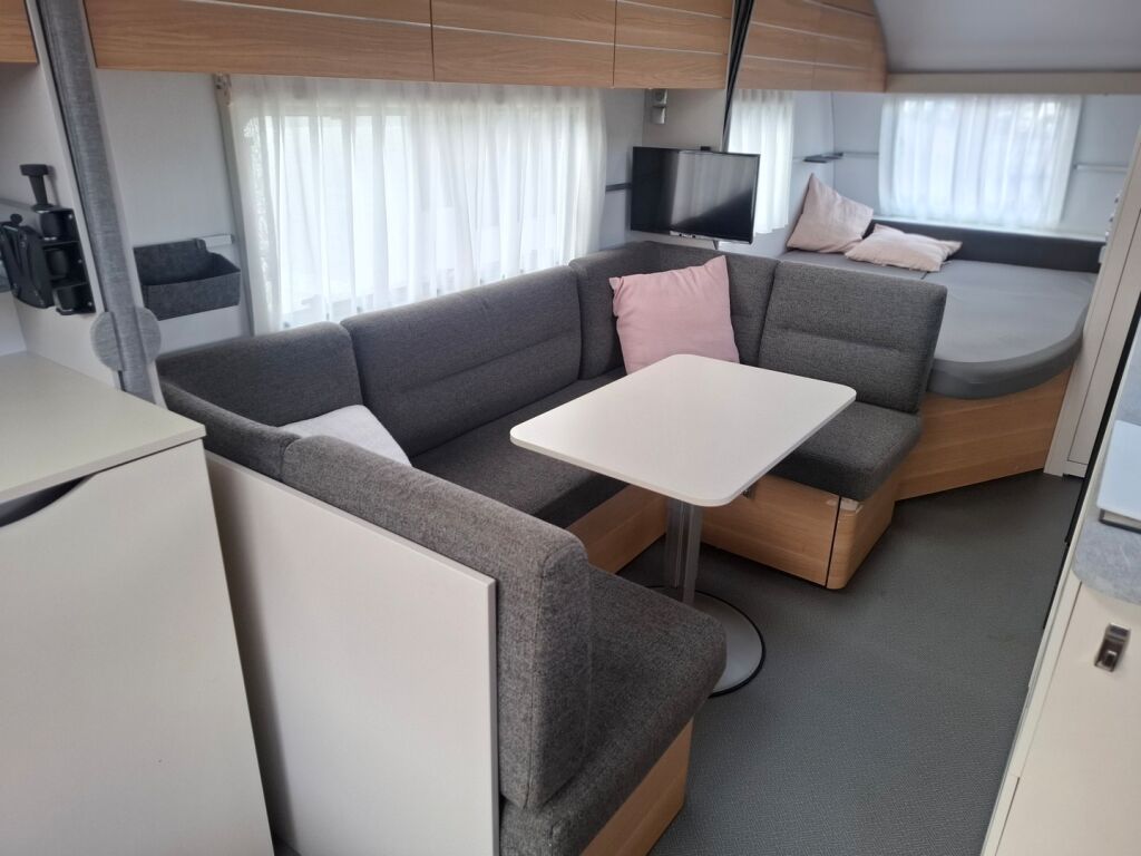 Adria Adora 2021 Valkoinen