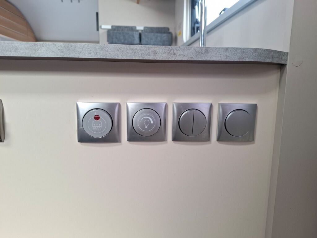 Adria Adora 2021 Valkoinen