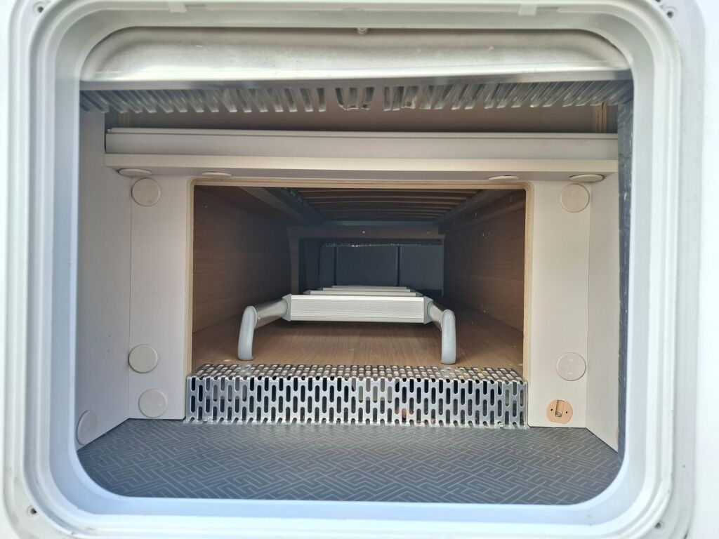 Adria Adora 2021 Valkoinen