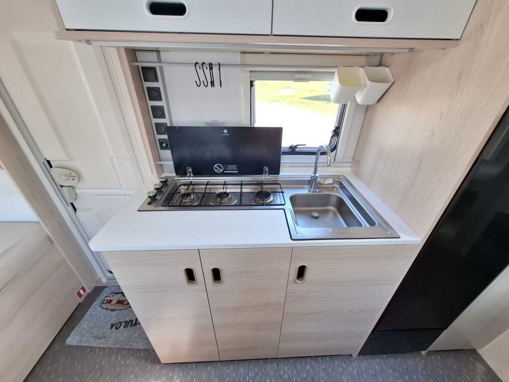 Adria AVIVA 2021 Valkoinen