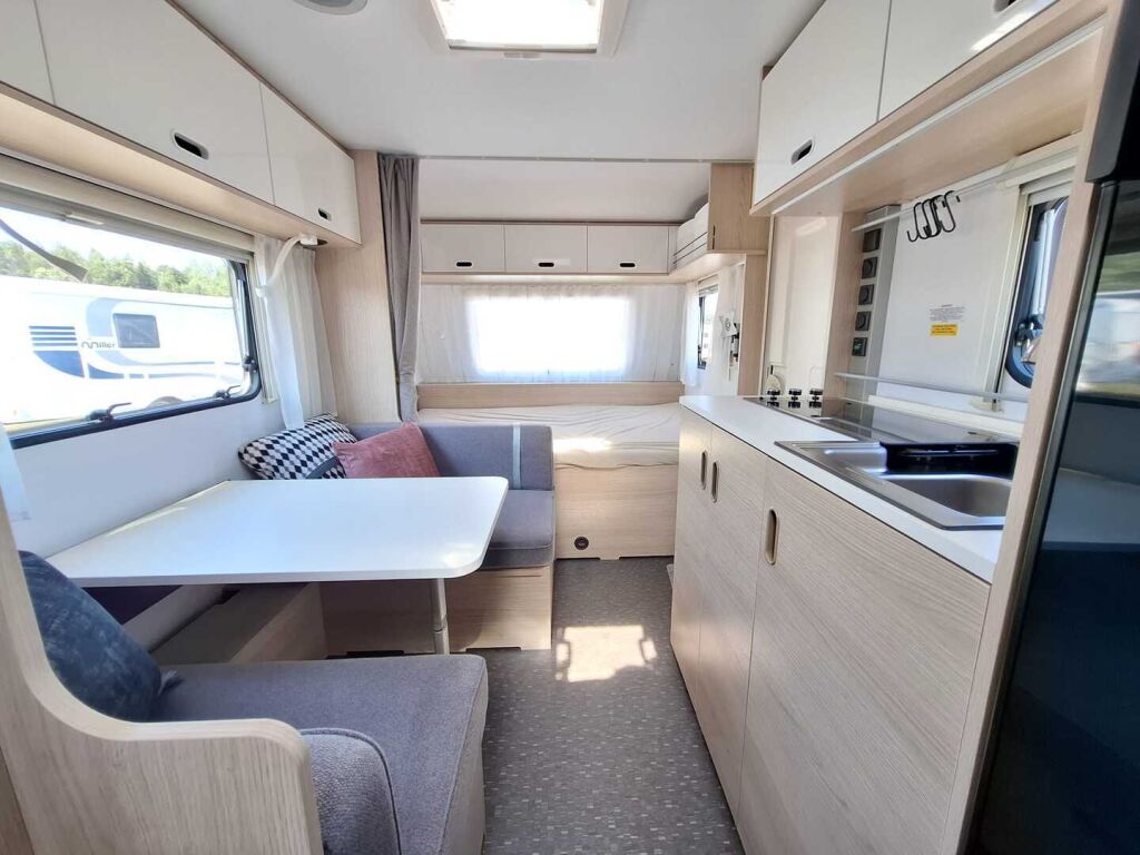 Adria AVIVA 2021 Valkoinen