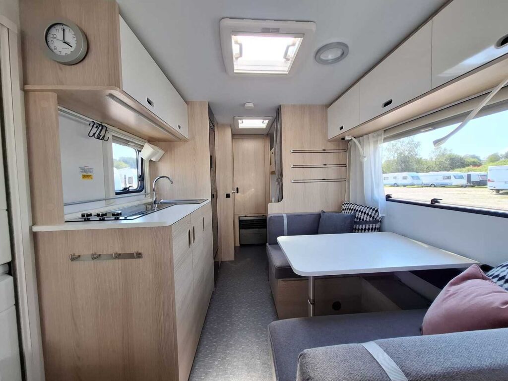 Adria AVIVA 2021 Valkoinen