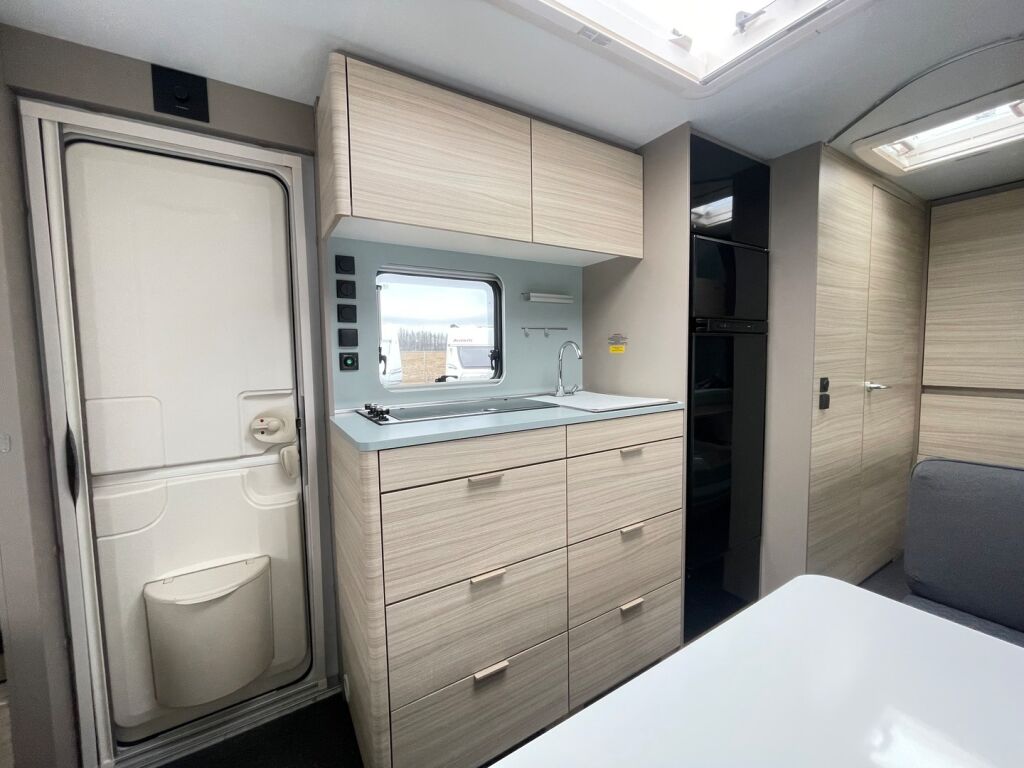 Adria Altea 2022 Valkoinen