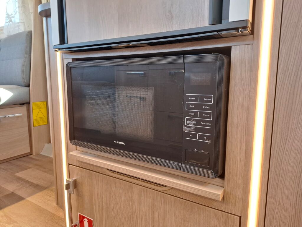 Kabe Ametist 2023 Valkoinen