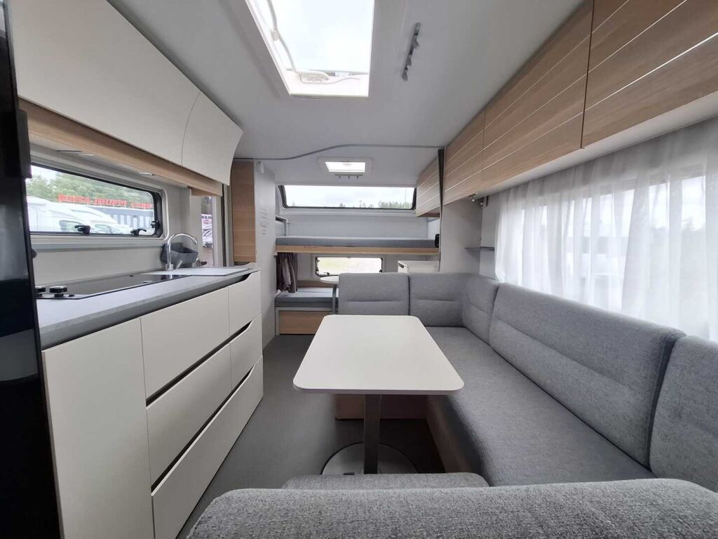 Adria Adora 2023 Valkoinen