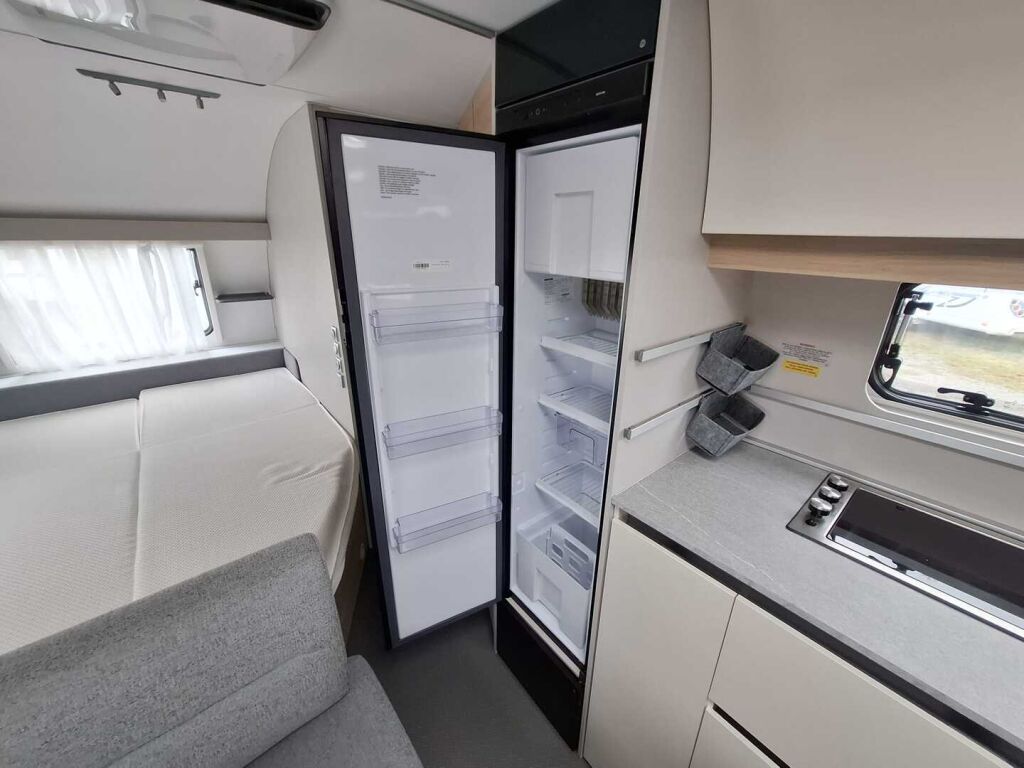 Adria Adora 2023 Valkoinen