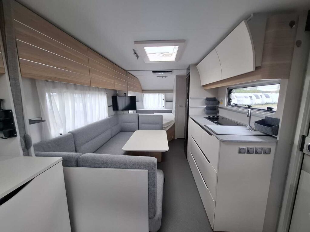 Adria Adora 2023 Valkoinen