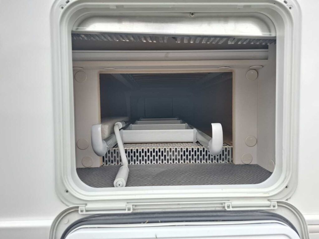 Adria Adora 2023 Valkoinen