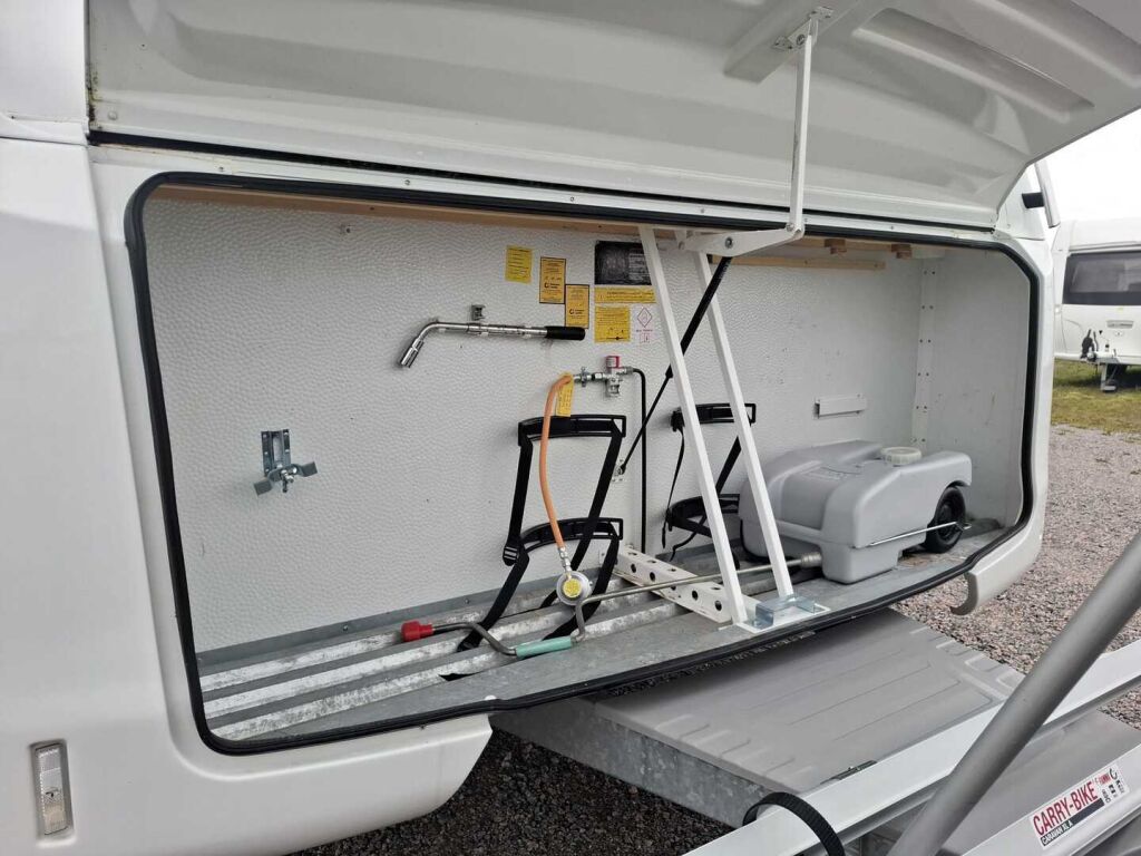 Adria Adora 2023 Valkoinen