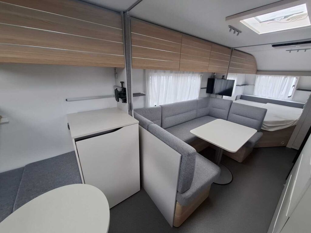 Adria Adora 2023 Valkoinen