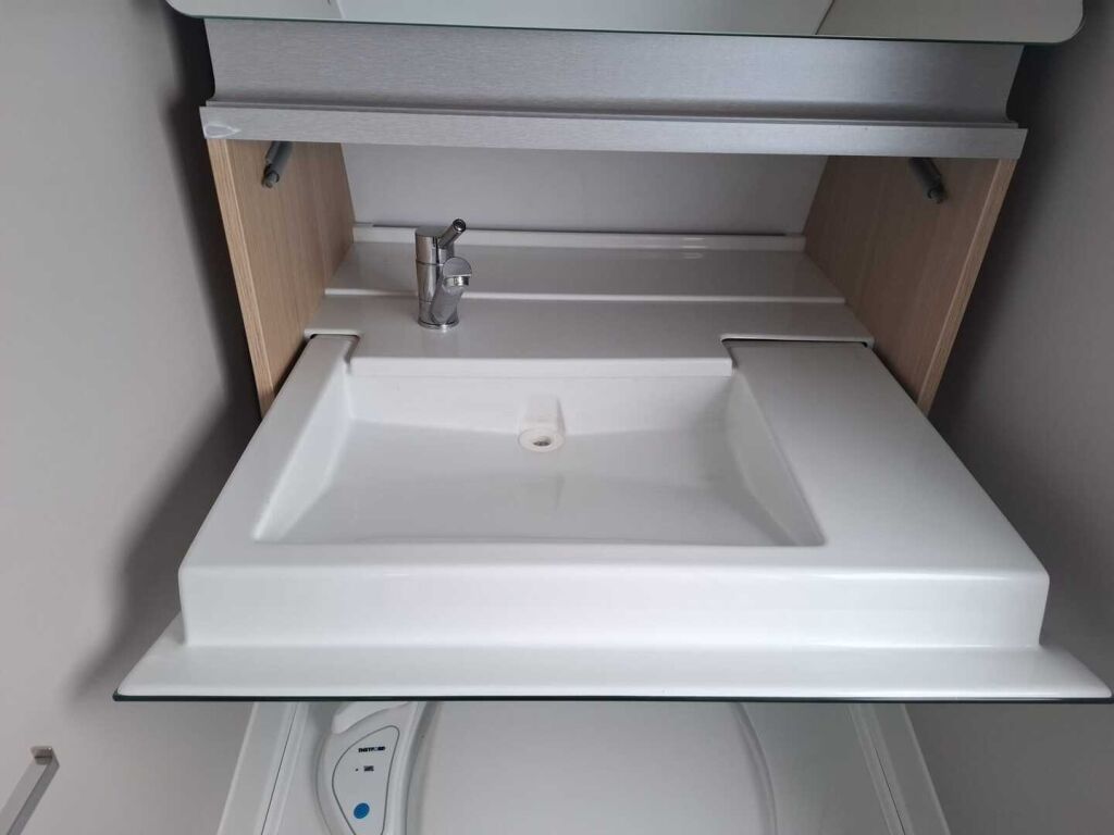 Adria Adora 2023 Valkoinen