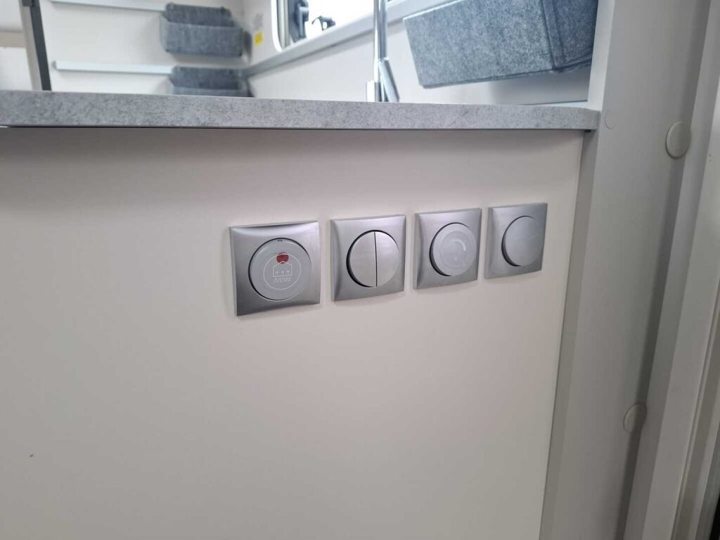 Adria Adora 2023 Valkoinen