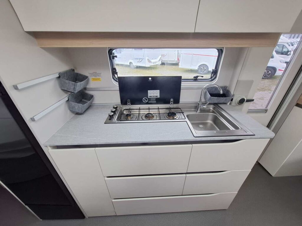 Adria Adora 2023 Valkoinen