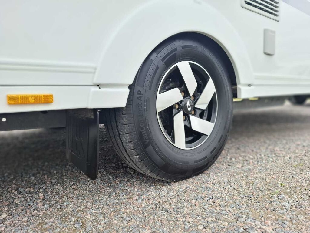 Adria Adora 2023 Valkoinen