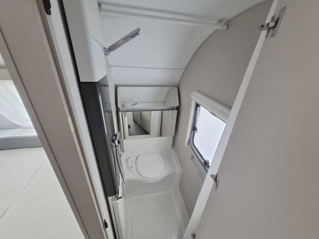 Adria Adora 2023 Valkoinen