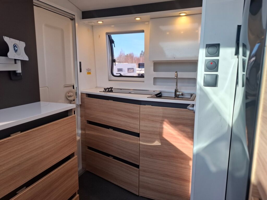 Adria ACTION 2024 Valkoinen