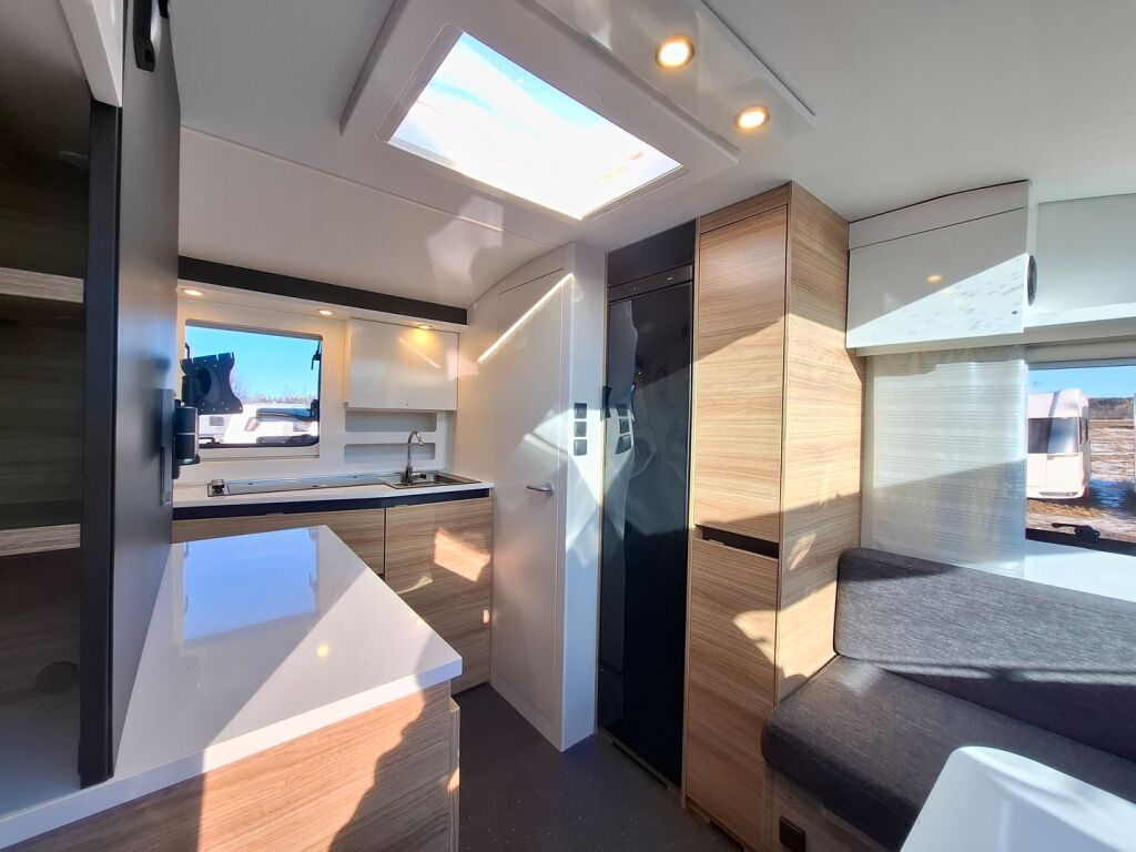 Adria ACTION 2024 Valkoinen