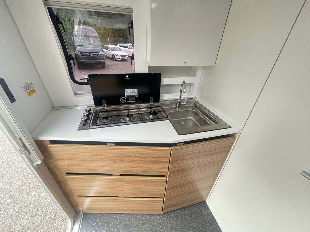 Adria ACTION 2024 Valkoinen