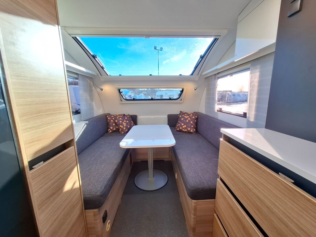 Adria ACTION 2024 Valkoinen