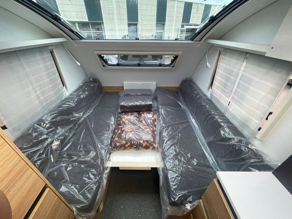 Adria ACTION 2024 Valkoinen