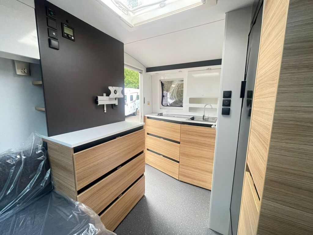 Adria ACTION 2024 Valkoinen