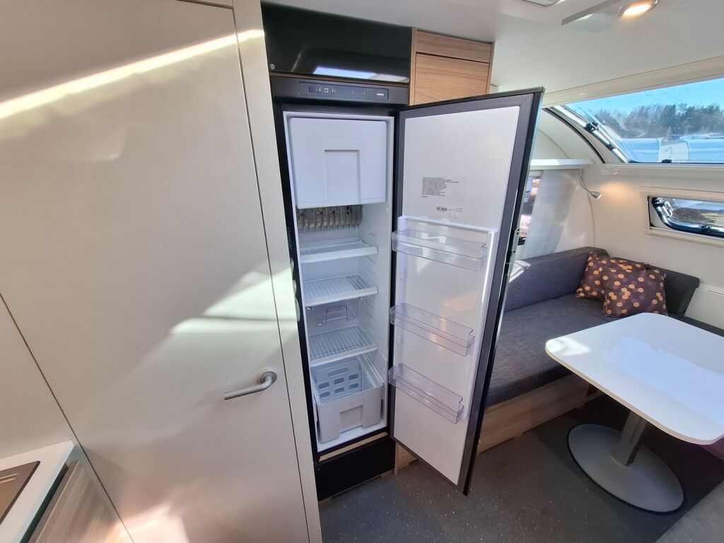 Adria ACTION 2024 Valkoinen