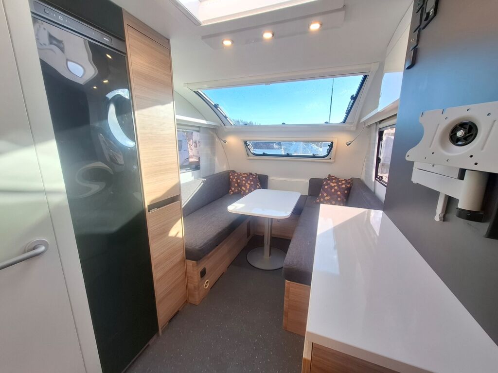 Adria ACTION 2024 Valkoinen