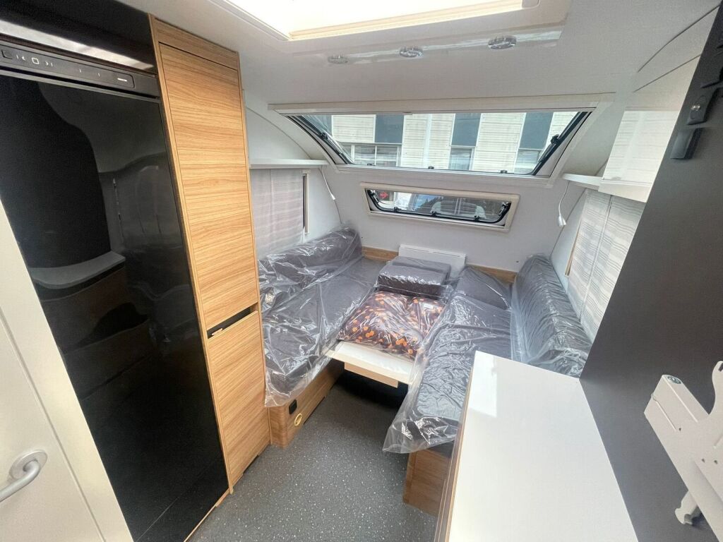 Adria ACTION 2024 Valkoinen