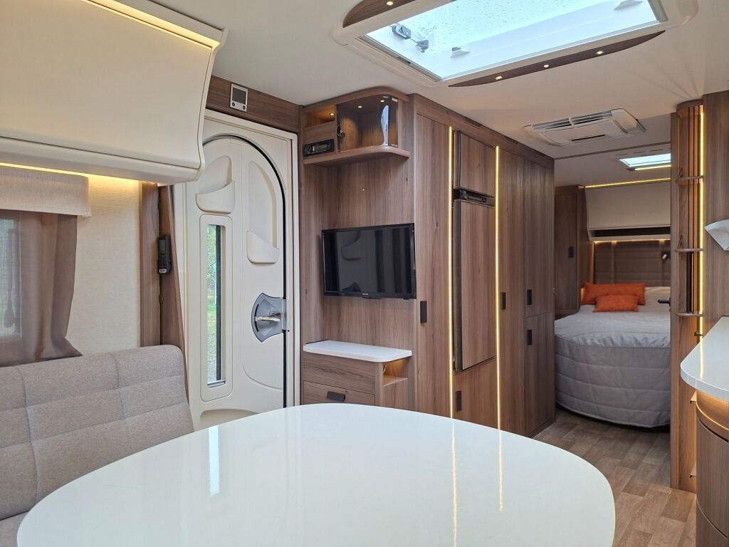 Kabe Onyx 2025 Valkoinen