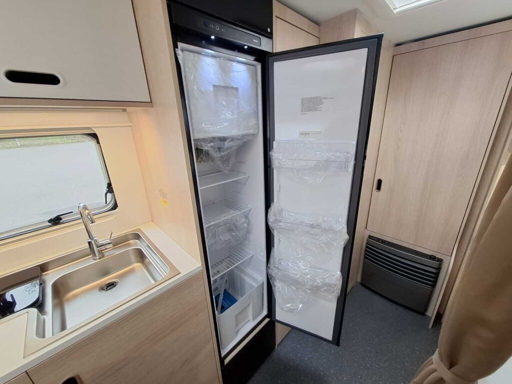 Adria AVIVA 2026 Valkoinen