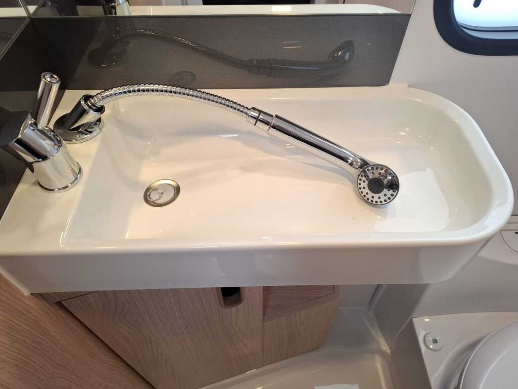 Adria AVIVA 2026 Valkoinen