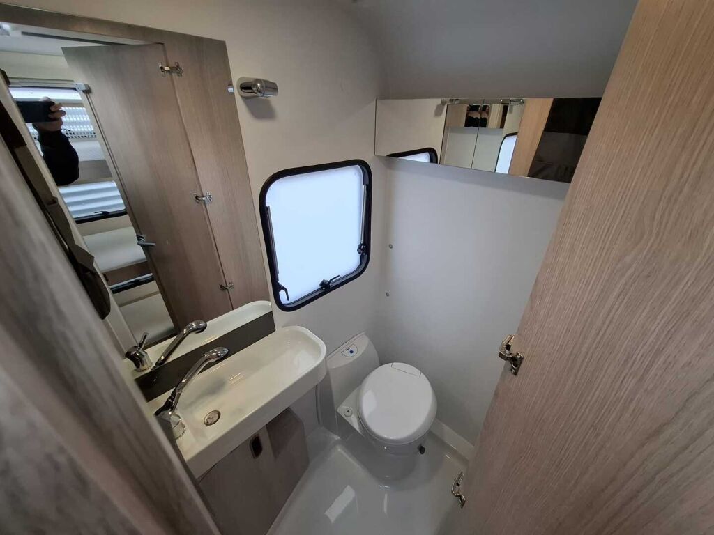 Adria AVIVA 2026 Valkoinen