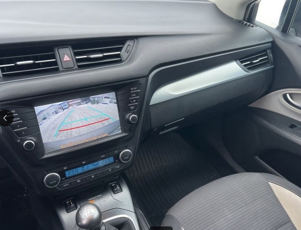 Toyota Avensis 2015 Harmaa