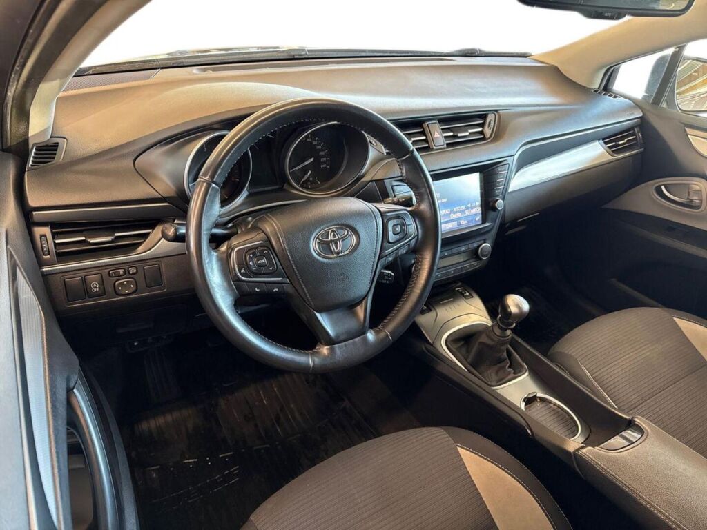Toyota Avensis 2015 Harmaa