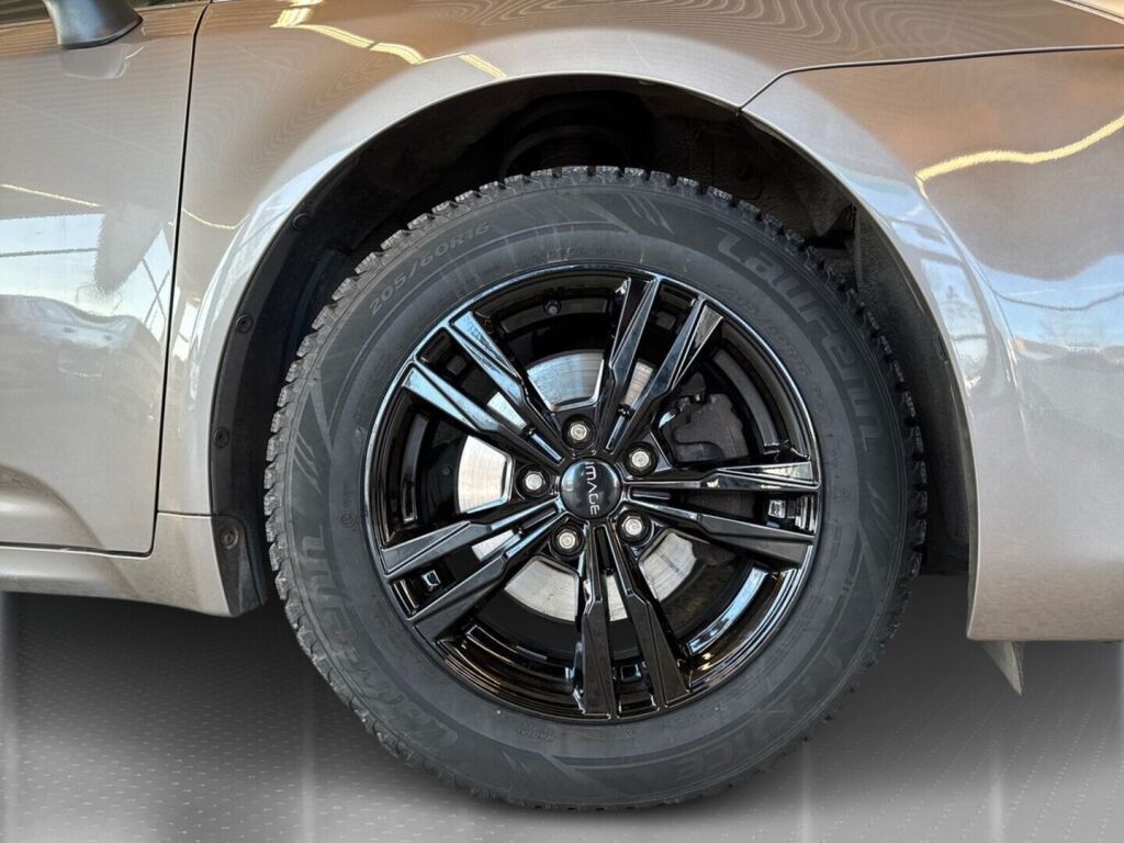 Toyota Avensis 2015 Harmaa