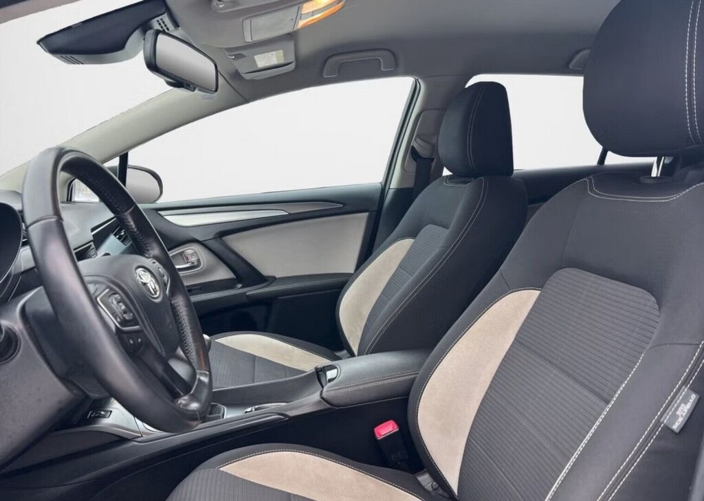 Toyota Avensis 2015 Harmaa