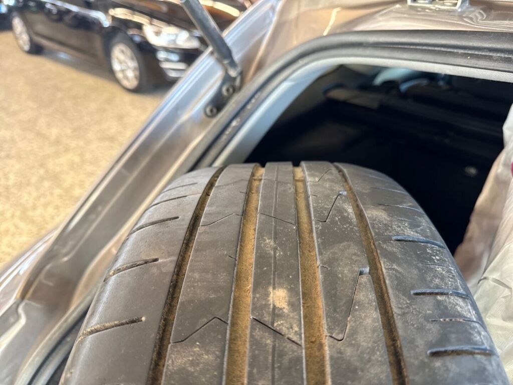 Toyota Avensis 2015 Harmaa