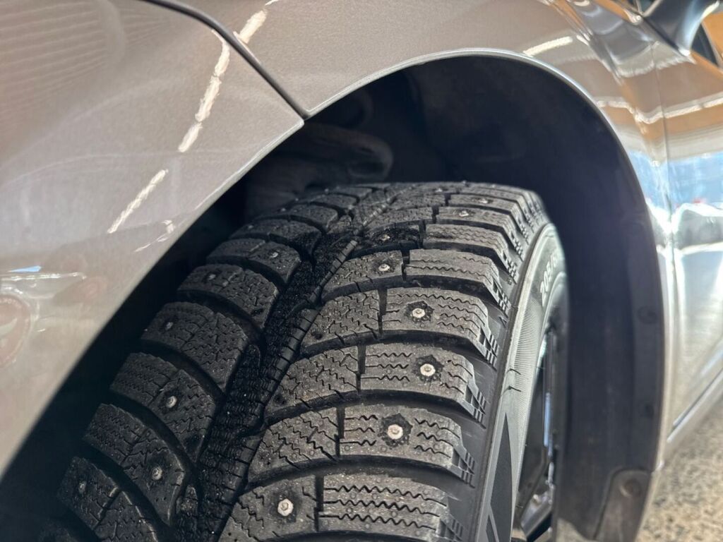 Toyota Avensis 2015 Harmaa